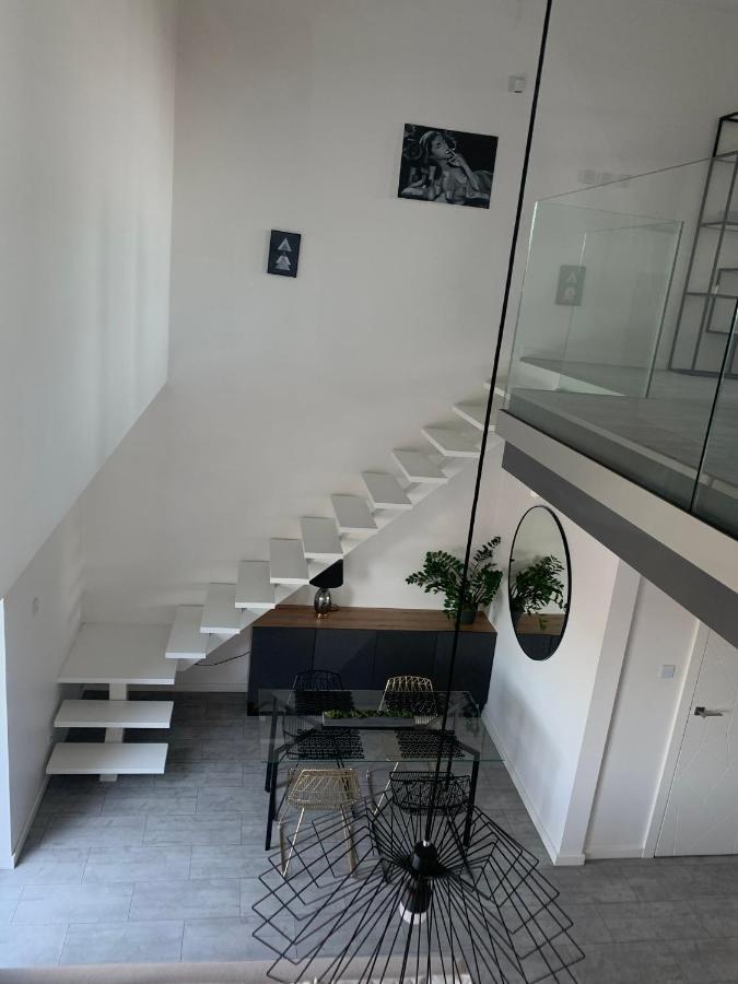 Апартаменты Two-Levels Penthouse With A Garden In The City Center Лодзь Экстерьер фото