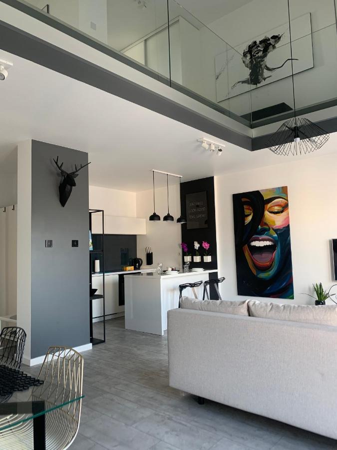 Апартаменты Two-Levels Penthouse With A Garden In The City Center Лодзь Экстерьер фото