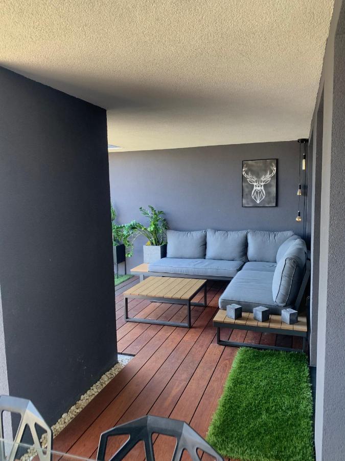 Апартаменты Two-Levels Penthouse With A Garden In The City Center Лодзь Экстерьер фото