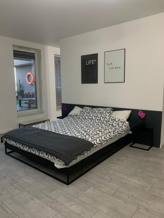 Апартаменты Two-Levels Penthouse With A Garden In The City Center Лодзь Экстерьер фото