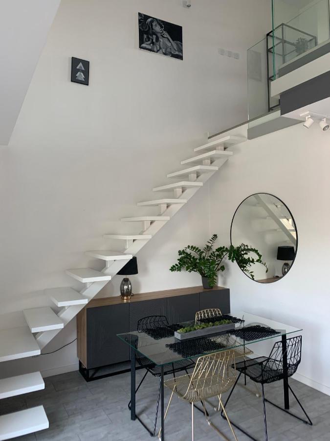 Апартаменты Two-Levels Penthouse With A Garden In The City Center Лодзь Экстерьер фото